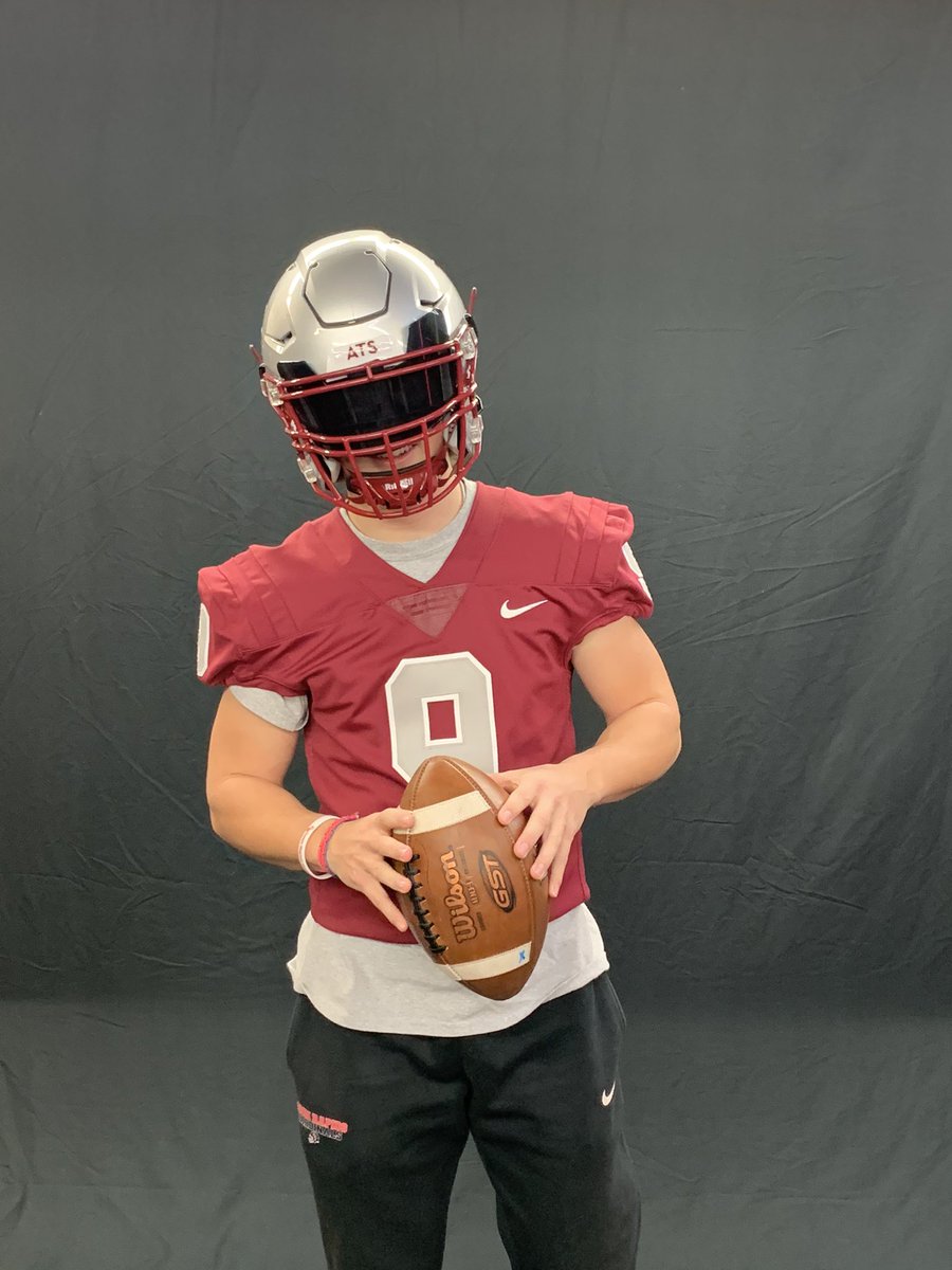 maxwalz9's tweet photo. Extremely excited to announce my commitment to attend school and play football at Hamline University! Thank you to all the coaches, friends and family who have helped me get to where I am today. #RollPipes @CoachSheehan @HamlineFootball https://t.co/9XPcUTz8pE