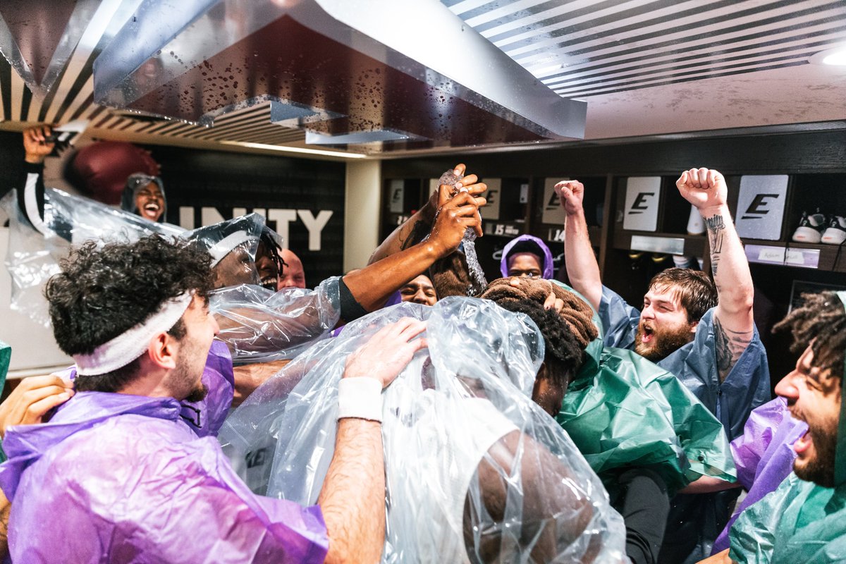 EKUHoops's tweet photo. When adversity hits, like it has for the Colonels over the last 3 weeks, all you can do is 'weather the storm' and come out better on the other side.  The Colonels did that and picked up a 14-point win on Tuesday.
#CompeteFor40 https://t.co/gV884knyFu