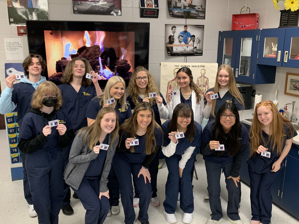 BucksBiomedical's tweet photo. It was all smiles in Biomedical Innovations today when they received their biomed badges!!! #TheyMadeItToThe4thClass #PLTW #WorkPlaceSimulation #Seniors #ReadySetForwardMCSS https://t.co/yMtSWF33Dy