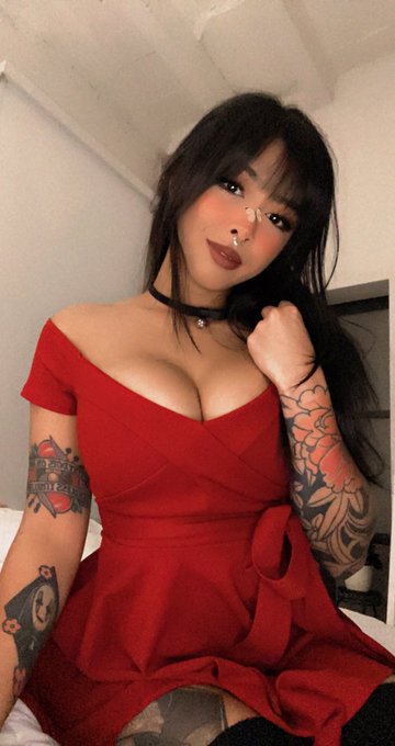 this dress is so cute ahHHHH https://t.co/pzd4wonJvH<a href="/tag/throne"class="tags"><span>#throne</span></a><a href="/tag/wishlist"class="tags"><span>#wishlist</span></a>