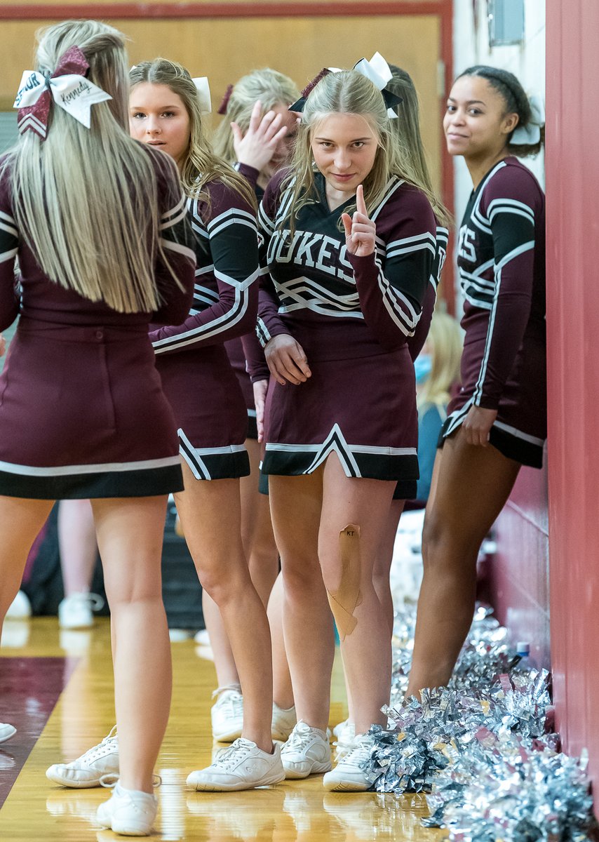 My "friendly" greeters tonight at Wellington. <a href="/KennedyWacker/">kennedy wacker</a> <a href="/ChloeBlack3104/">chloe rose 🫶🏼</a>