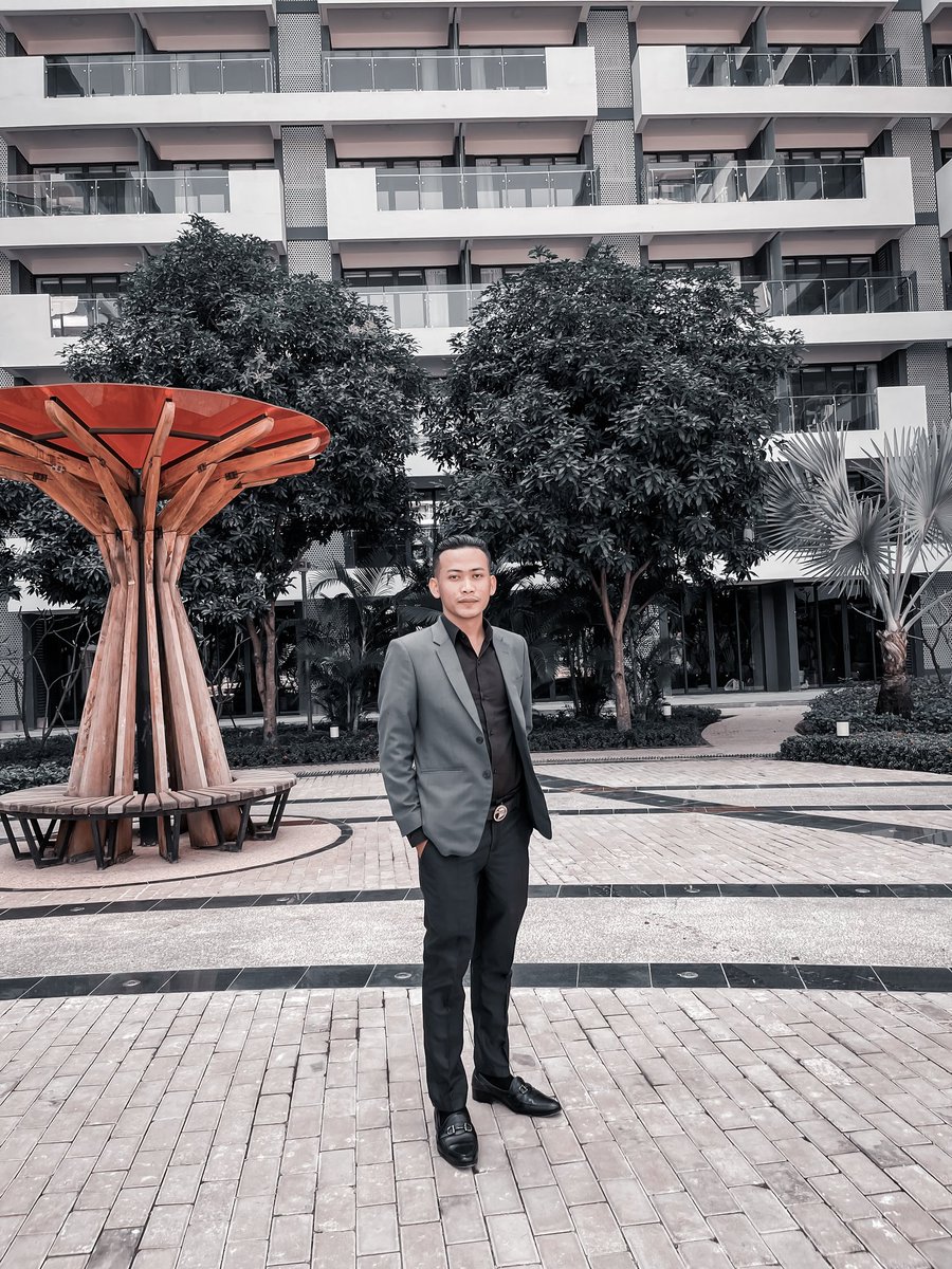 pheakTraCapital's tweet photo. Hello everyone keep moving my dream
#motivation https://t.co/BS9PMp8dnQ