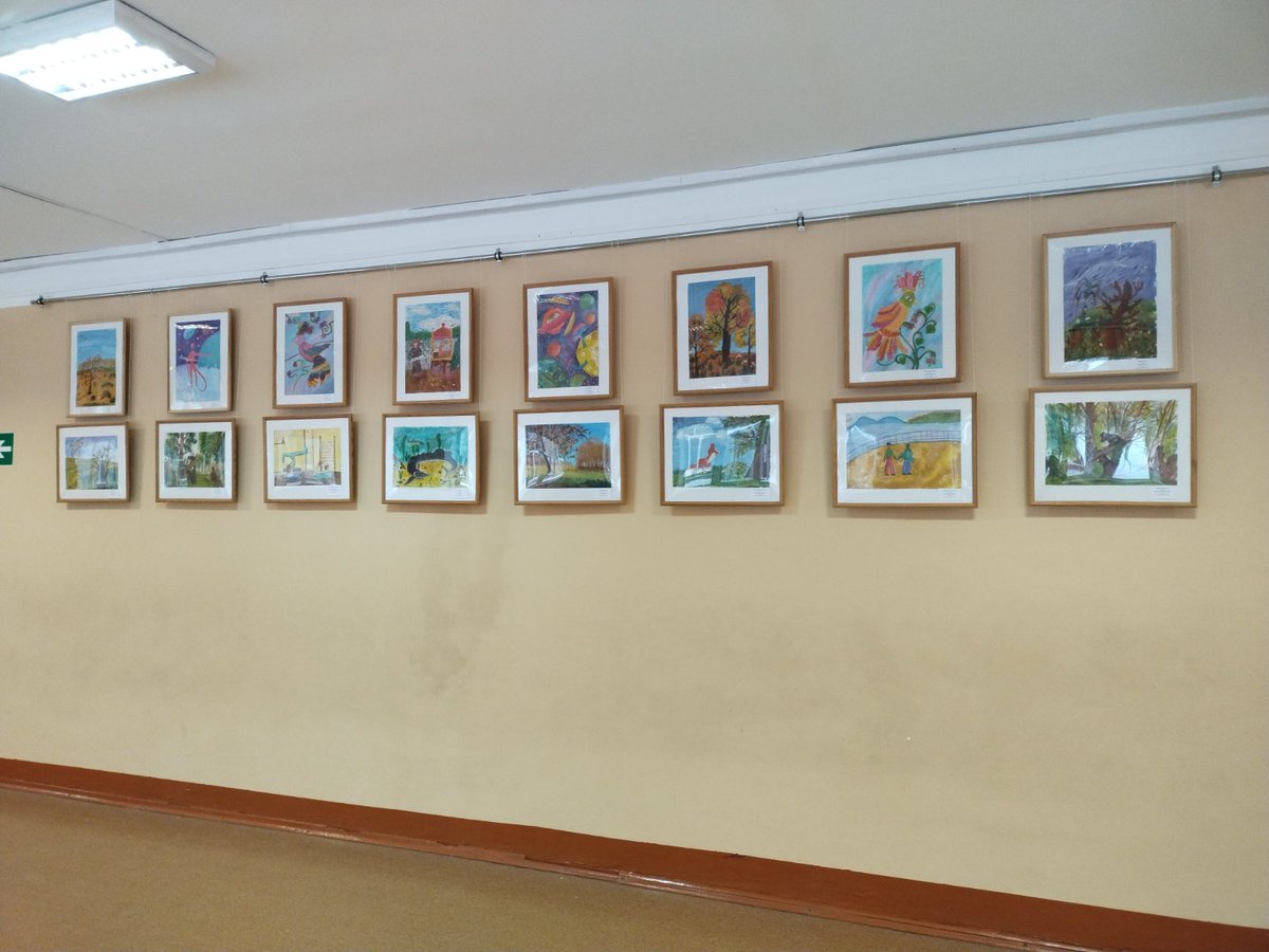 dhi15kirdop's tweet photo. Выставка работ наших ребят в Школе №106 радует глаз и создаёт настроение 🌟🌞🌟 https://t.co/NHgDT2dmXA