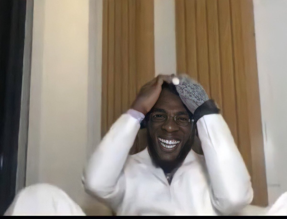 Twitter savage and funny replies 🔥

( Rinu Shatta Wale NURTW Accra Davido Kumasi Osun Bafana Bafana Jide Segun Unilag Cedis Buhari)

A THREAD 🧵

1. Shatta in the mud 💀😂