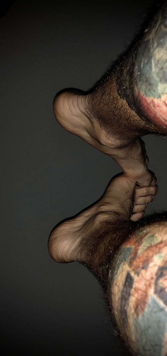 Footje4's tweet photo. 😈 #foot, #footfetish, #footfetiş, #footpics, #voet, #voetje, #feet, #hairyfeet, #hairybody, #bear, #bearfeet https://t.co/BbpT8zMK4y