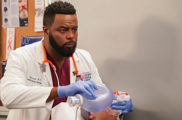 ocbrnews's tweet photo. Promotional photos of 7x12 "What You Don’t Know Can’t Hurt You" - Chicago  Med https://t.co/clbJcKdoLu