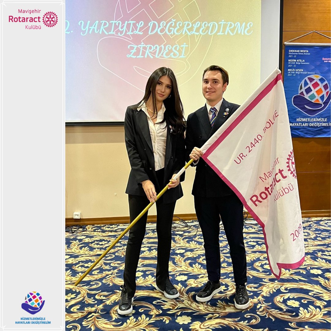 15.01.2022 tarihinde düzenlenen, 12. Yarıyıl Değerlendirme Zirvesi'ne katılım gösterdik. Bayrak töreninde, başkanımız Kaan KADEMLİ bayrağını salladı. Organizasyonda emeği geçen herkese teşekkür ederiz. #hizmetlerimizlehayatlarıdeğiştirelim #rotaract2440 #servetochangelives