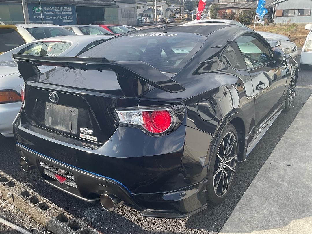 86のテールランプを交換！ カッコいい♪ あえての赤レンズがかっちょ