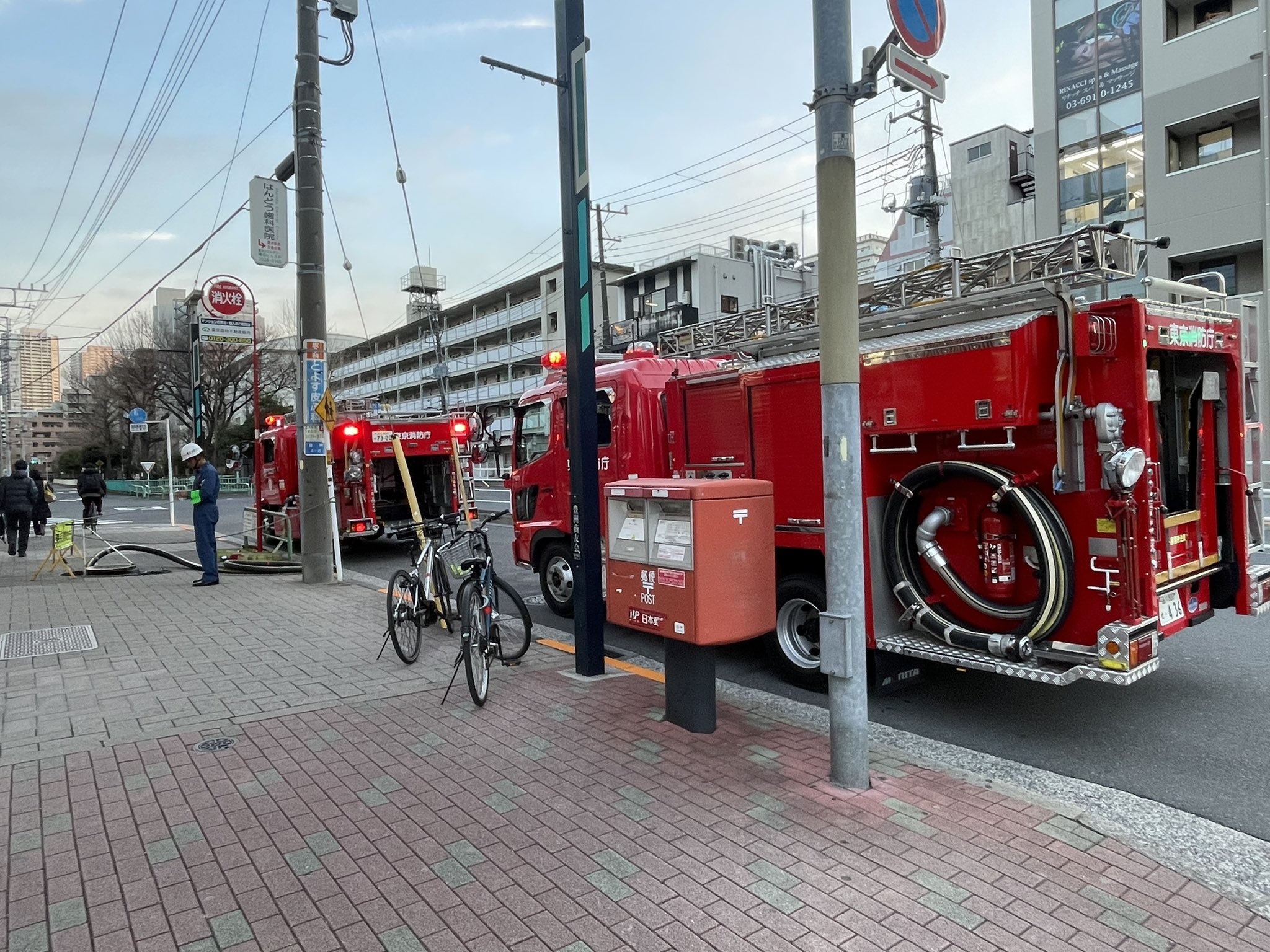 ℝ_𝔼𝕕𝕠𝕘𝕒𝕨𝕒@一心に存す on X: #豊洲 #火事 ピザ屋2階の釜から出火したみたい 少なくとも消防車5台来た  t.coVrciqg4pxJ  X