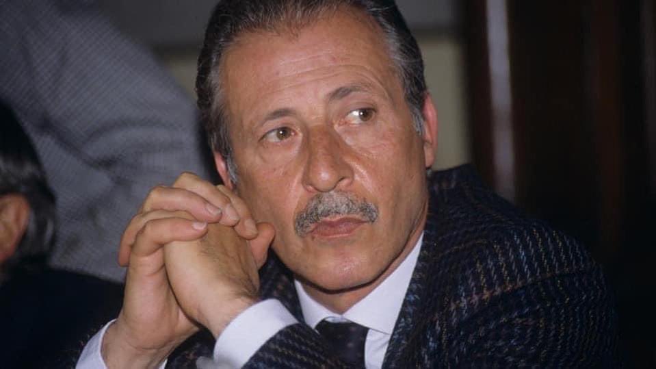 luigicaputo__'s tweet photo. Oggi #PaoloBorsellino avrebbe compiuto 82 anni: è morto quando ne aveva appena 52, per colpa di un paese che aveva bisogno di eroi. Un paese terribile, assurdo, che assolve e dimentica, e dove il rispetto per la dignità si trasforma nel diritto al revisionismo. #19gennaio https://t.co/ZvbeziSqks
