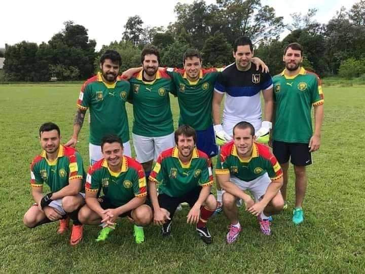 Ledawa's tweet image. En Argentine, il existe un fan club des Lions indomptables du Cameroun qui est né en 1990 après la victoire des Lions face à l'Argentine 1-0. Actuellement, le fan club compte plus de 180 membres et ils se rencontrent chaque année.

#TeamCameroon
#CAN2021
Source Africulture