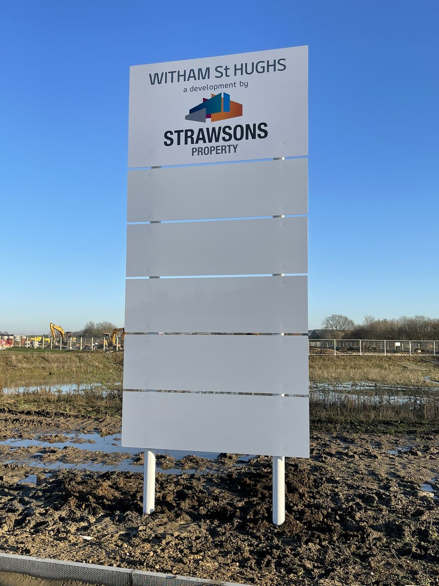venturesigns's tweet photo. A nice post &amp; panel sign for Strawsons Property, white powder coated aluminium posts, aluminium laminate panels and printed graphics. #postandpanelsign #printgraphics https://t.co/epswxl5oRO