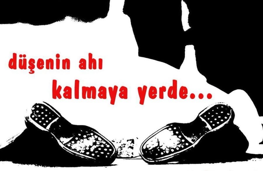 Amazing_Gif's tweet photo. Kim doğruyu söyledi ise düşürüp vurdular yere, barış sırtından vurulmuş yatıyordu yerde...
Ömrünü kardeşlik,barış ve özgürlük mücadelesine adayan değerli insan #hrantdink'i saygıyla anıyorum. 
Ruhu şad olsun.
Faşistlere inat kardeşimsin Hrant.

#HrantDink https://t.co/THEa4n7HUA