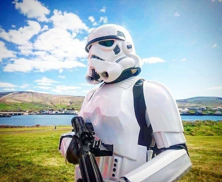 501stIreland's tweet photo. TK75491 looks forward to those nice sunny summer days. Here he is at #Portmagee a few years back. We hope to be back in person for the #MayThe4thBeWithYou festival this year.
#501stIreland #Stormtrooper #Porgmagee #MayThe4th #MTFBWY #ANH
📷 Andi Foster https://t.co/ABQ9OGOPc7 https://t.co/W2b5z1HA6l