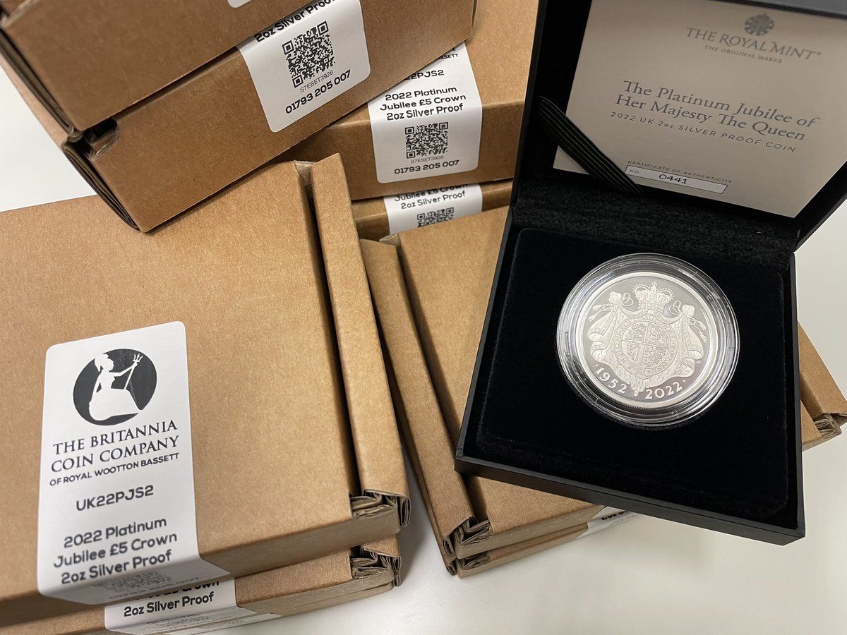 BritanniaCoinCo's tweet image. Silver proof #PlatinumJubilee coins now shipping worldwide. If you’ve ordered a 2oz piece then keep an eye out for a dispatch notification 📧 #CoinsForSale #SilverProof #SilverCoins #RoyalMint #CrownCoin