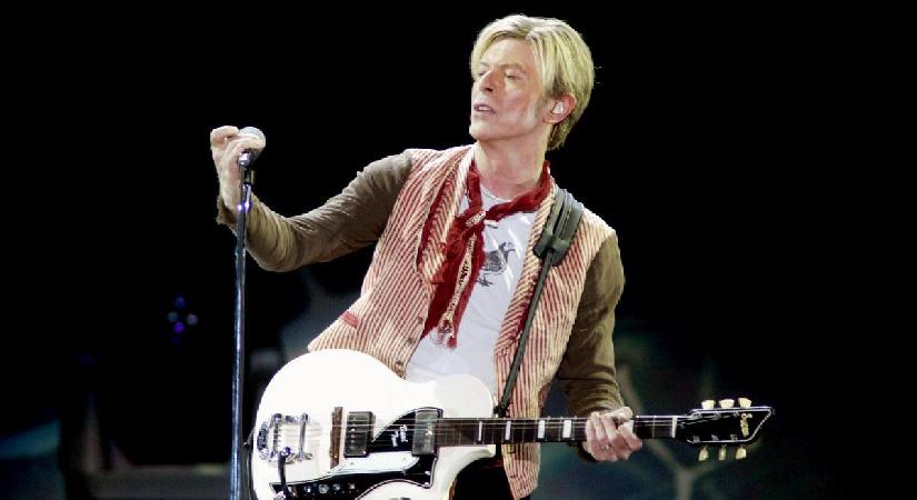 David Bowie rekor kırdı: En çok onun plakları satıldı 
Deniz Yazar - #AkilliGundem

akilligundem.com/david-bowie-re…