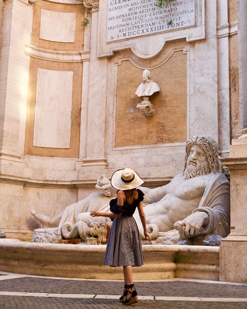 'Io ho una disgraziata debolezza: non posso sbocciare al freddo…' #AnaisNin 🗿Marforio, #Campidoglio #Roma 📷 by Louise Ebel #RomeIsUs #CittaEPaesiInUnoScatto #NellaBellezza @Maria_AnnaPatti @TrastevereRM @claviggi @Mustapha1508 @DavLucia @Dida_ti @f_girasole @romewise @MP27_