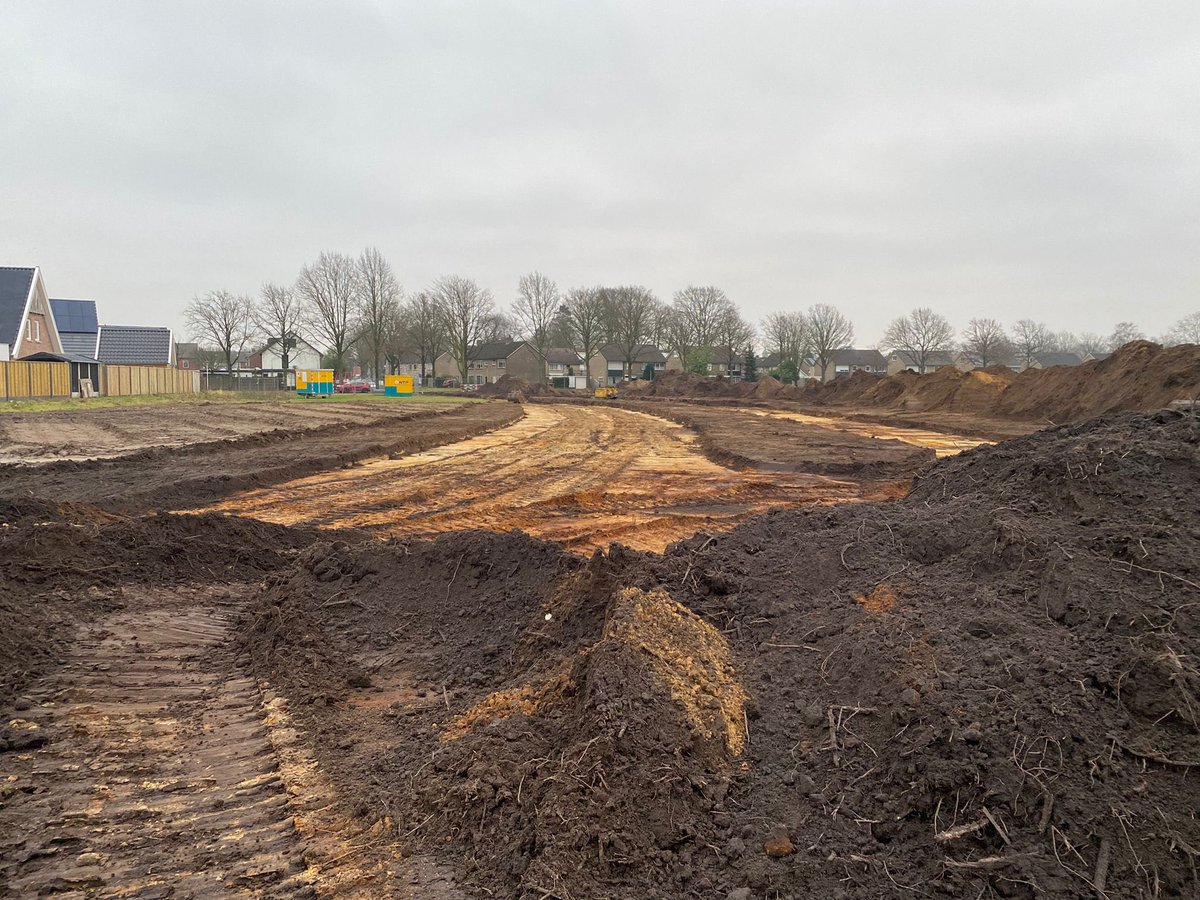 prinsvvd's tweet photo. Het bouwrijp maken en aanleg infrastructuur is begonnen, kavel verkoop volgt tzt. #geurmeij @GemeenteLosser #opschema #wonen #kavel #droomhuis #tekoop https://t.co/NhNMYjUhKK