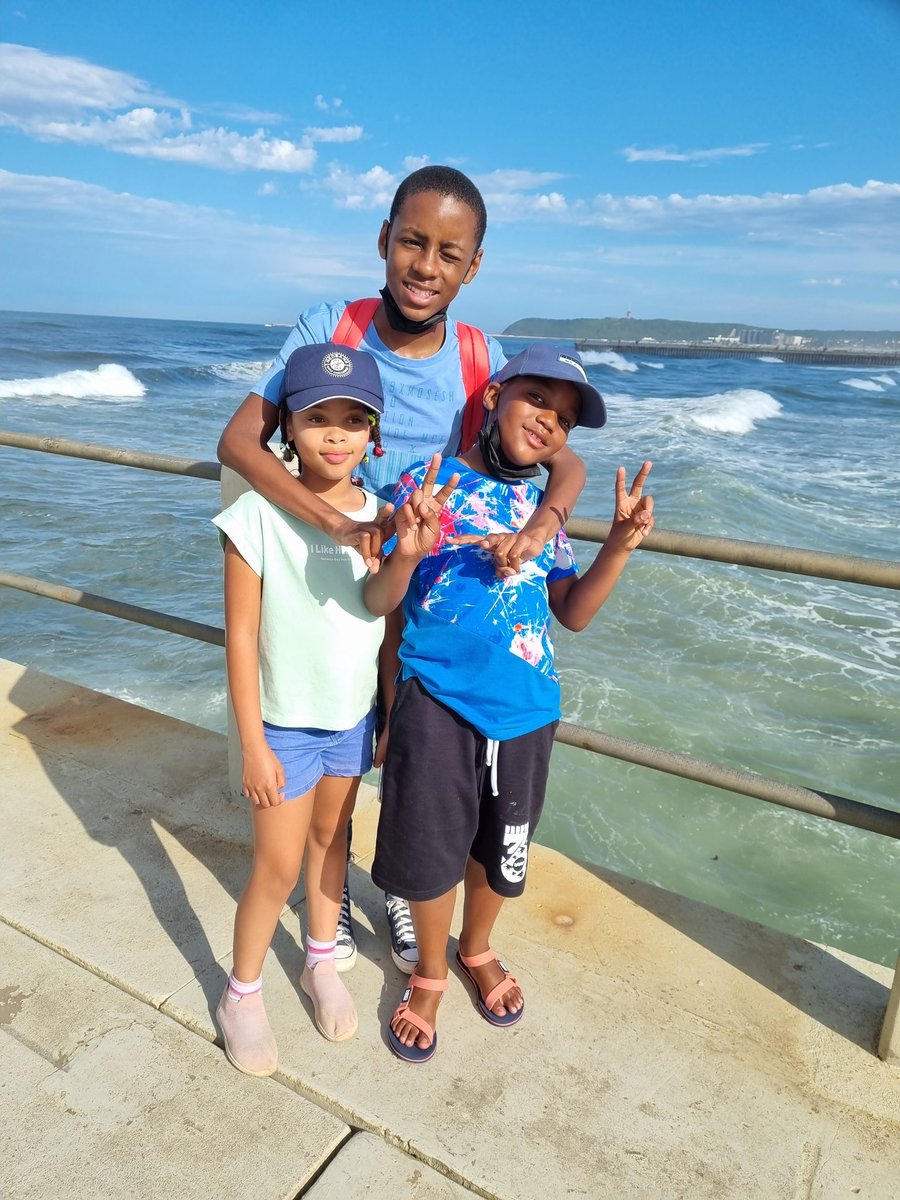 amggg06's tweet photo. @METROFMSA @moflavadj @owenhannie @MelBala #PicturePoll
1. ME - if I can't take care of me 1st I'm of no use to anyone.
2. Husband - the kids will grow-up & move out eventually, so he is my no.2 😇🥰
3. Kids
4. Parents
5. Siblings
#TheMorningFlava
@moflavadj @owenhannie @melbala https://t.co/hguAJ4TQHY