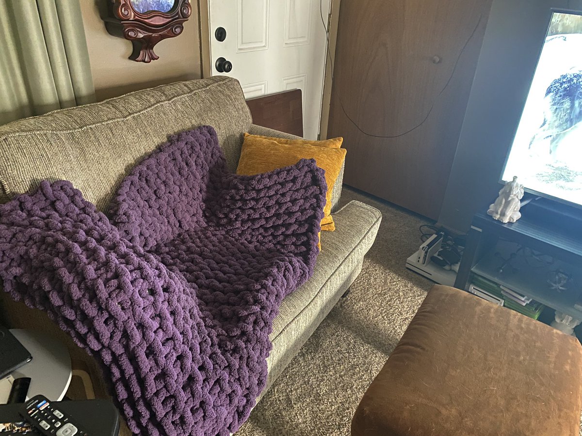 joleenf07's tweet photo. $55.55 chunky handknit blankets dm me for info https://t.co/PAFK3WQkMb