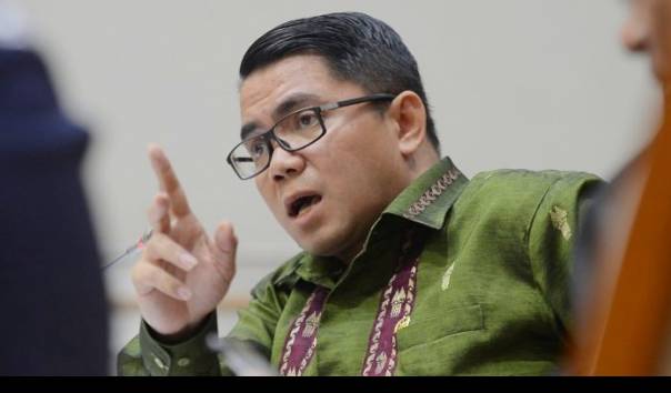 KompasTV's tweet photo. Pengamat soal Arteria Dahlan Minta JA Pecat Kajati Berbahasa Sunda: Ini Intervensi, Sekaligus Arogan https://t.co/MUAjq3CcrH https://t.co/y6Mp6vzU26
