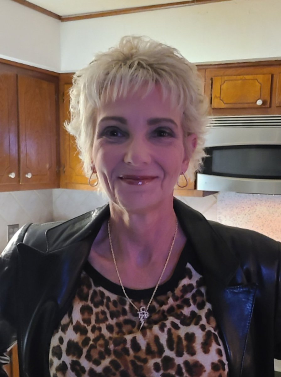 LJGaeke's tweet photo. @Cilla_Presley I'm #tcbing with my new necklace by Lowell https://t.co/ZILWiOgPw8
