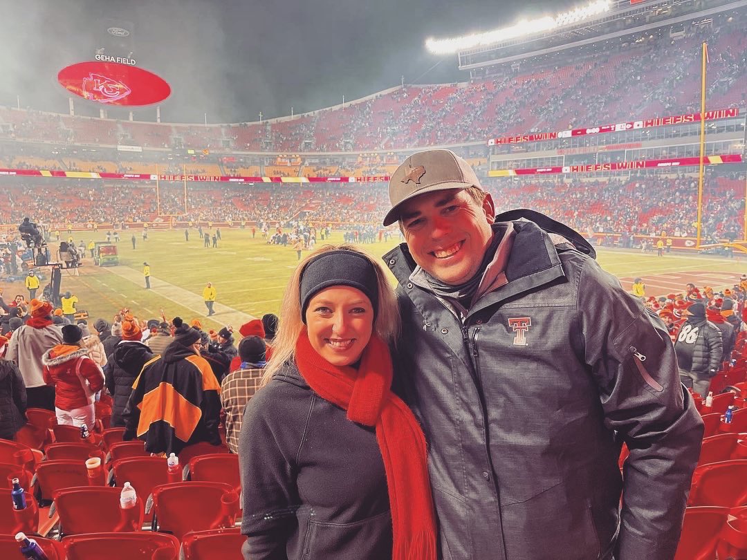 kellsbells_39's tweet photo. A few degrees warmer &amp; a few rows closer, we love traveling to #ChiefsKingdom to watch @PatrickMahomes and Chiefs do what they do best! We were missing 1 critical member of the cheering squad &amp; the other half of the football girl gang, but mini Strong was a great addition❤️💛🏈🥶 https://t.co/OhKHfLrLxX