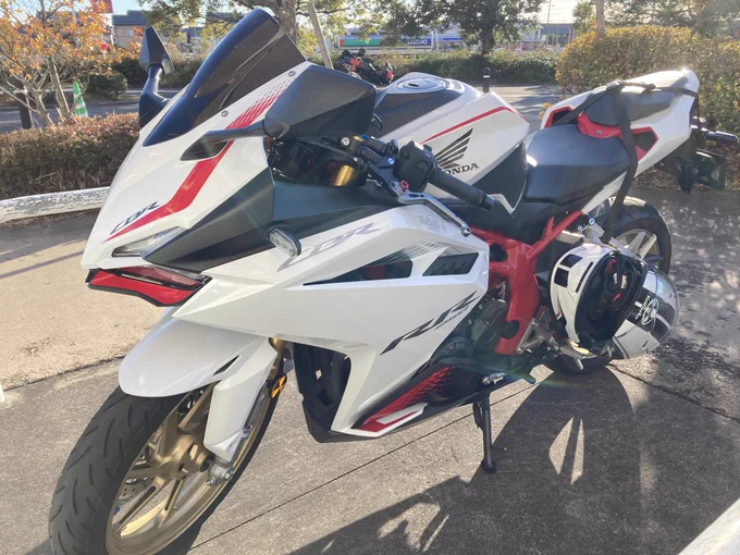 バイクを停めて降りるたびに「俺のバイクかっこいいなぁ」と思って写真を撮る。そういうタイプの病気にかかっております。 