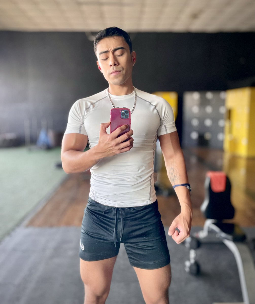 xploboy's tweet photo. Soy fan de las fotos frente al espejo al terminar el workout https://t.co/37lEubU7E7
