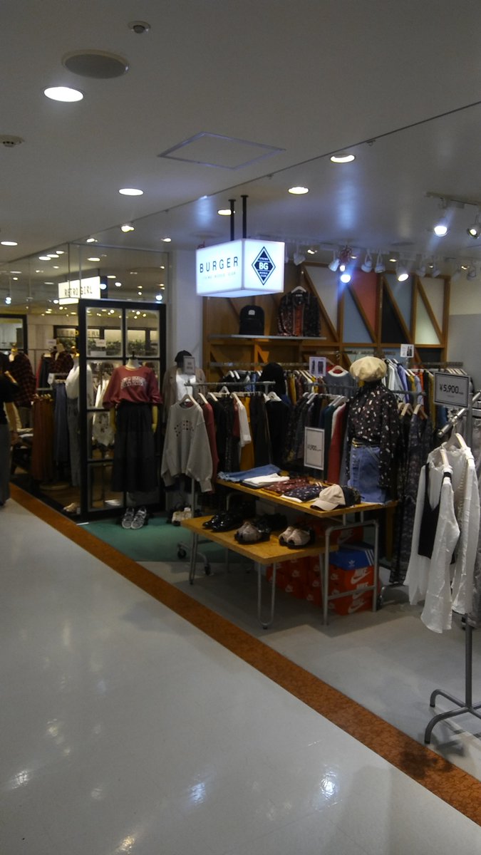 jinholui's tweet photo. @rebbford A store in Shibuya https://t.co/eaNZV5BNWd
