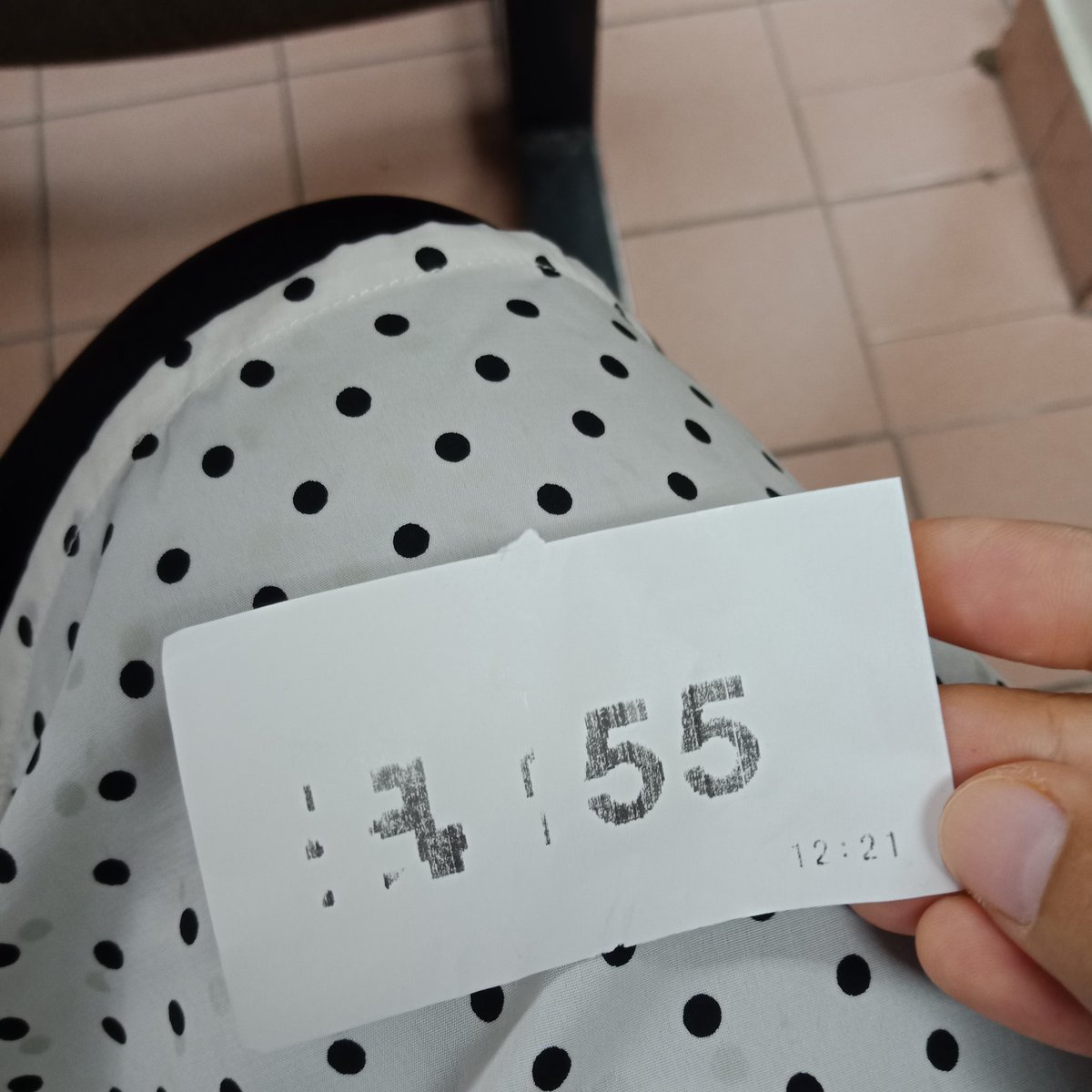 husnaisya96's tweet photo. Belalang ooo belalang.... berapa nombornya ni?

Kenapa ya klinik kesihatan yang menerima rakyat beratus setiap hari kecil dan ink printer pun macam ni? Sedangkan pejabat lain kurang kunjungan rakyat boleh pula besar dan moden? https://t.co/3jootw55kR