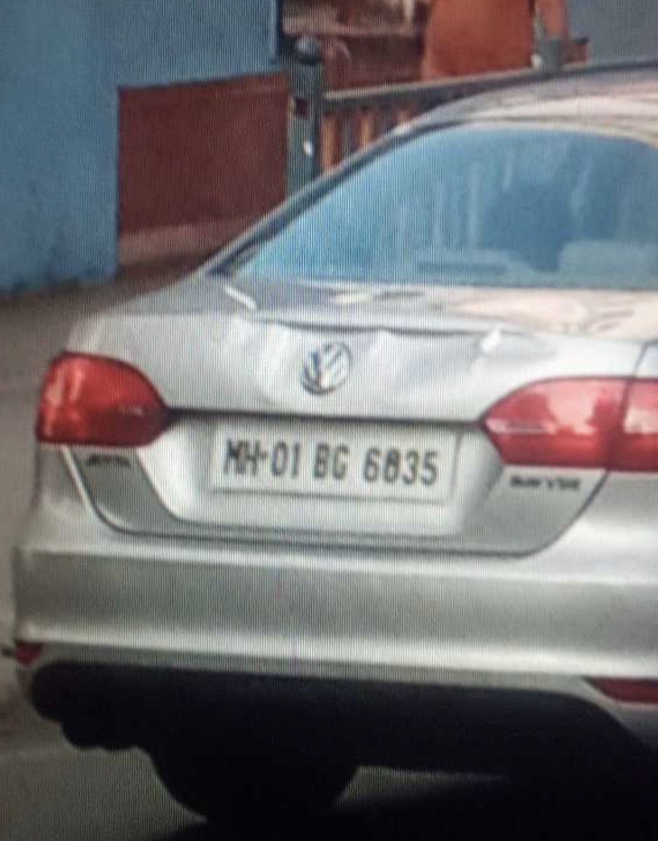vishals10's tweet photo. @MumbaiPolice I got a challan on my car number. But this is not my car. My car is a Black Renault duster. Someone is fraudulently using a wrong car number ? https://t.co/HDSZn69mTG