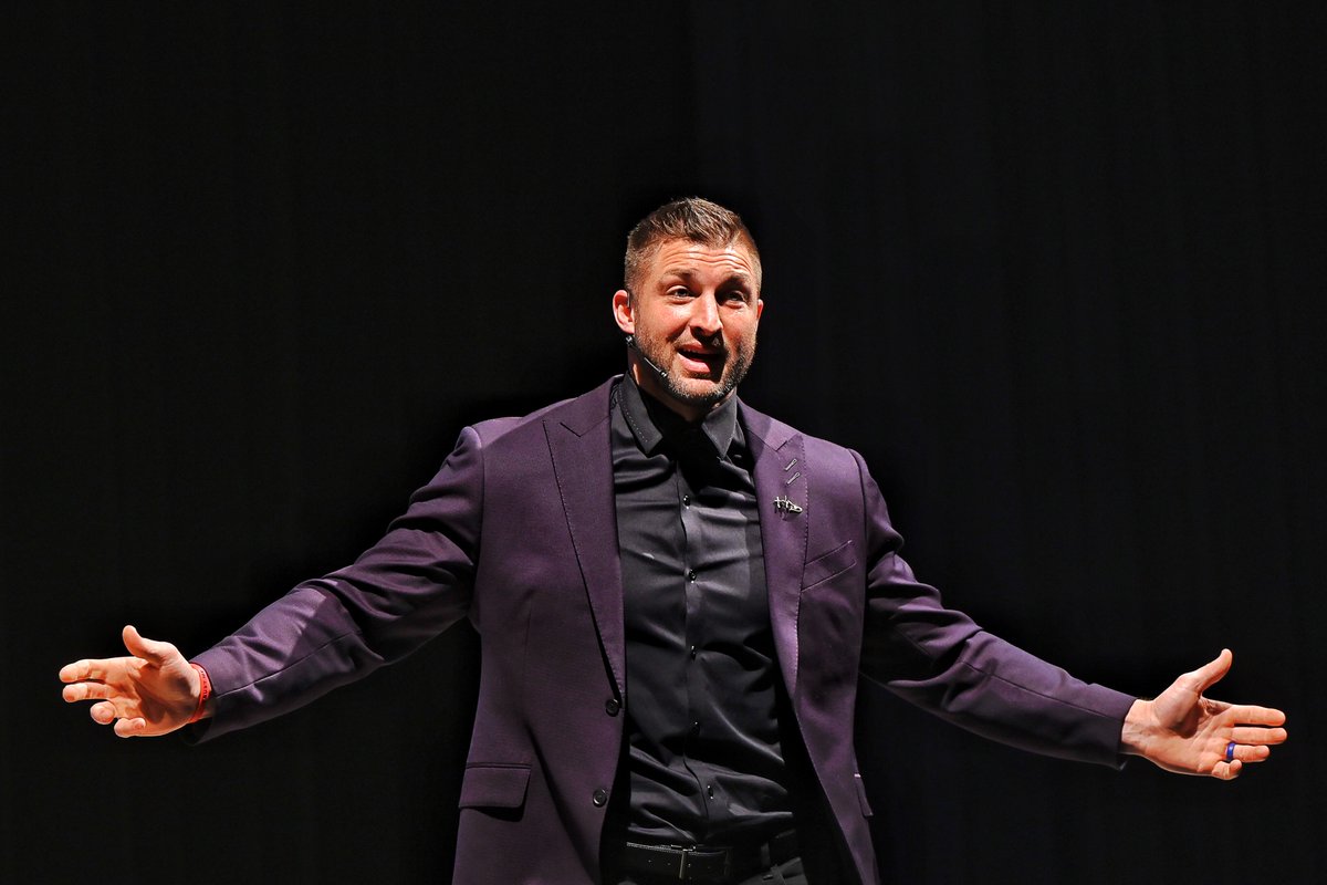 HardingU's tweet image. “While I hope you leave encouraged, I would rather you leave inspired. What 'inspire' means is to fill someone with the urge or ability to do something. I’d rather be someone who does something than someone who feels something.” —@TimTebow