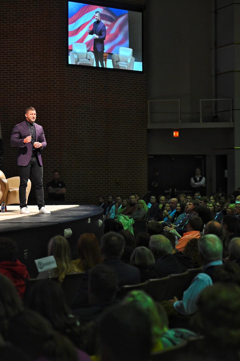 HardingU's tweet image. “While I hope you leave encouraged, I would rather you leave inspired. What 'inspire' means is to fill someone with the urge or ability to do something. I’d rather be someone who does something than someone who feels something.” —@TimTebow