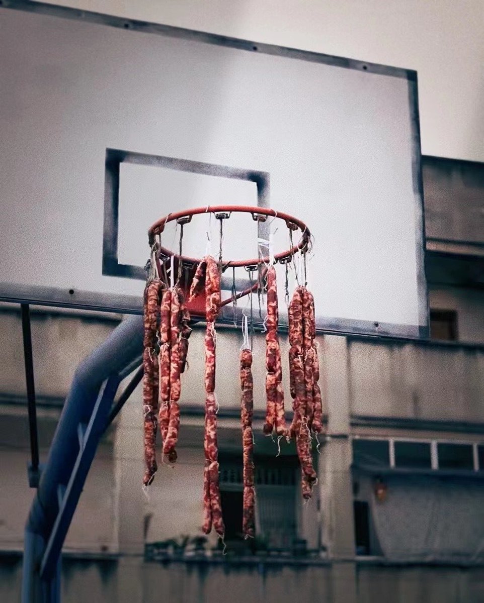 RT @tongbingxue: Multi-function of 
the basketball court 
in a Chinese village 
before Lunar New Year. https://t.co/vBffKIf8Xu