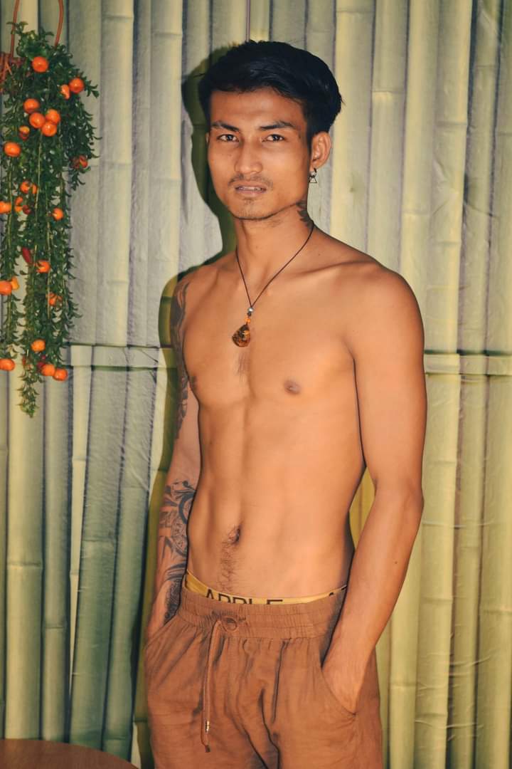 thelovethre's tweet photo. သူph no သိရင်cb မှာတချက်လောက်လာပြောပေးပါလာသူကိုcrushနေလို့ပါ https://t.co/8et3ULWWP0