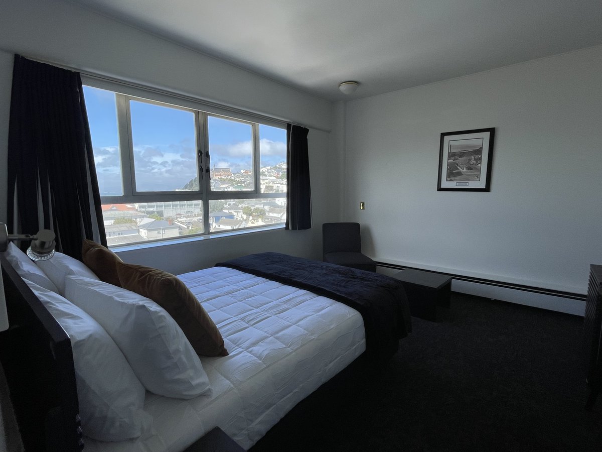 Come and make a bed with us with our fresh, new bed and linen! 🤩 PT.2

#Outwiththeold #inwiththenew 

#sleepyheadnz #nzcomfortgroup 
#Bookdirect #summer #february2022