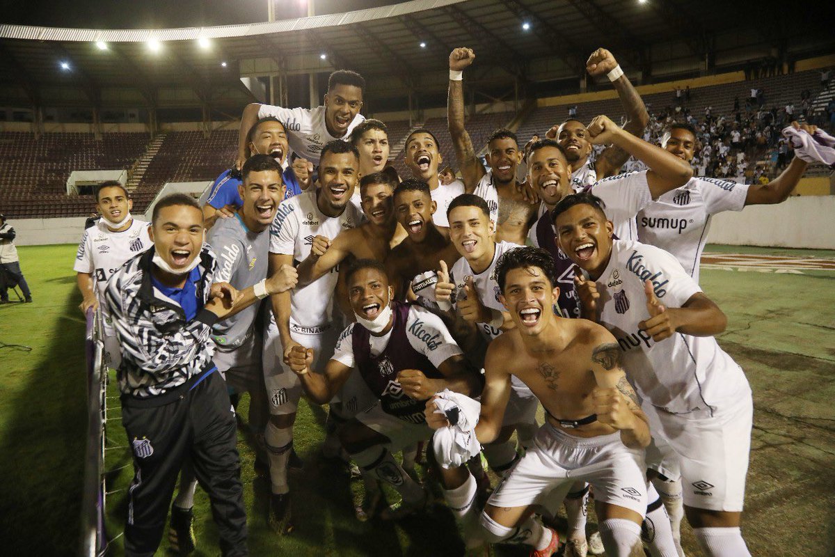 derickdasilva02's tweet photo. Obrigado Deus por tanto, estamos na semi, esse grupo é DEMAIS ❤️🙏🏾🙌🏾
.
📸 Pedro Ernesto https://t.co/Gob66Hu074