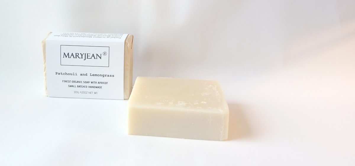 MaryJeanUK's tweet photo. Scented with Patchouli & Lemongrass essential oil, a natural soap where ground pumice stone is added to gently scrub out light dirt and grime but leaves hands feeling soft & smooth. A favorite of gardeners.
#handcrafted #crueltyfree #zerowaste #wnukrt
https://t.co/gZpNC2Ze7T https://t.co/OtSYZywSoy