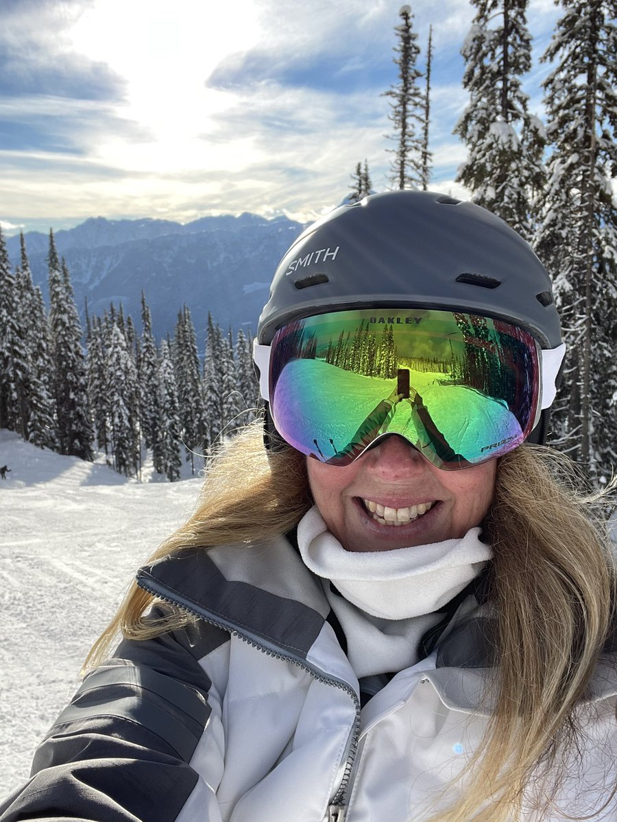 kclarke's tweet photo. Me to him: “Sell the house and all the material possessions. I’m never leaving here.” #Moonlight #mountaingirl #bluebird #sunsets #workhard #skihard https://t.co/bMyx5ai6lJ