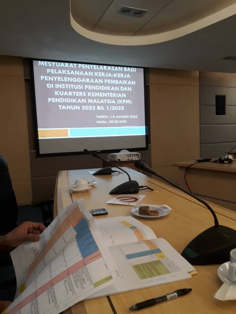 JKRBangunanTrg's tweet photo. Jurutera @amri4499 di @JKRBangunanTrg telah menghadiri Mesyuarat Penyelarasan Bagi Pelaksanaan Kerja-Kerja Penyelemggaraan Pembaikan Di Istitusi Pendidikan dan Kuarters KPM di @csfbjkr IP JKR. @JKRMalaysia @JKRTerengganu @yusufghani200 @MFahmi2nd https://t.co/0vCSLXUyGm