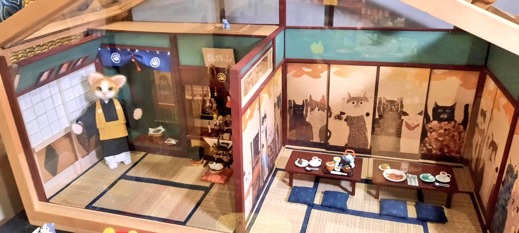 KansaiPhotos's tweet photo. Kansai Culture: NyanNyan-Ji; The Cat Temple https://t.co/CcEuc3n9TT
#kyoto #京都 #cattemple #猫猫時 #catcafe https://t.co/Z9LhOz6Yl4