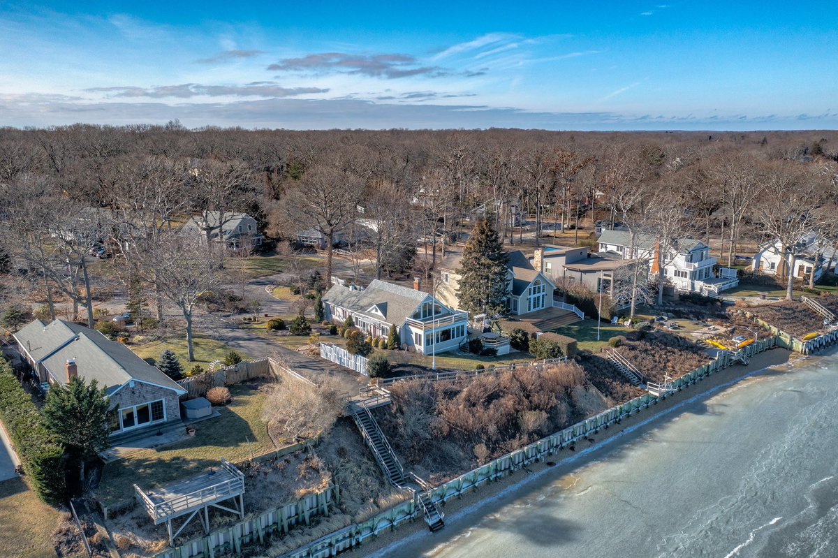 Boziotis's tweet photo. #waterfront #northforkproperty #forsale in #southold near #greenport as a prívate listing. #askBasil for more details. #douglaselliman Can show this weekend by appointment. 212.671.1112 https://t.co/rJKeETE54d