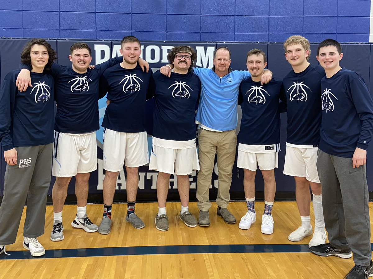 malajack12's tweet photo. Wonderfully blessed with the opportunity to coach these 7 seniors! https://t.co/wMqCfDhmtv