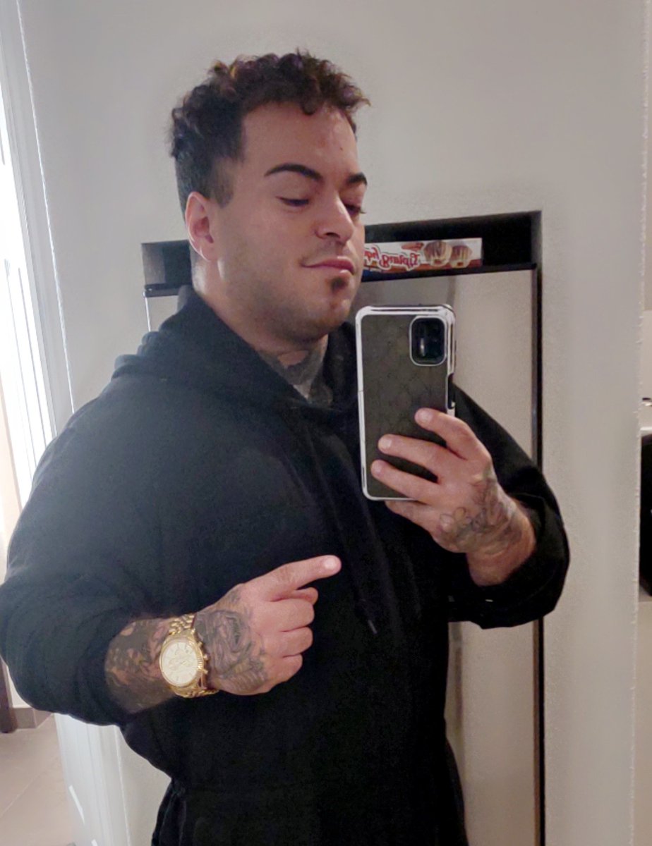 CoreyD0n's tweet photo. I'm here to fuck bitches and chew bubble gum... And I'm all out of bubble gum 😜
#GoodNightTwitterWorld #PlantLife https://t.co/MWPsb0E1US