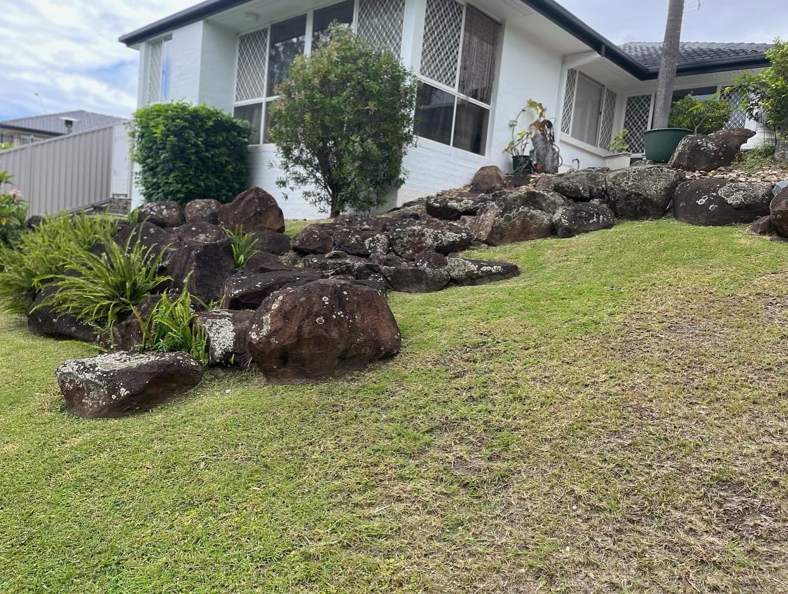 infoaacares's tweet photo. The #team were all #smiles at a #job today. We’ve been very busy lately particularly with #gardening #jobs so we’re #working hard to get to as many of our #clients as possible over the next few weeks. We wish you all a #happy, #safe and #healthy week ahead 💚 https://t.co/mj6531Ave4