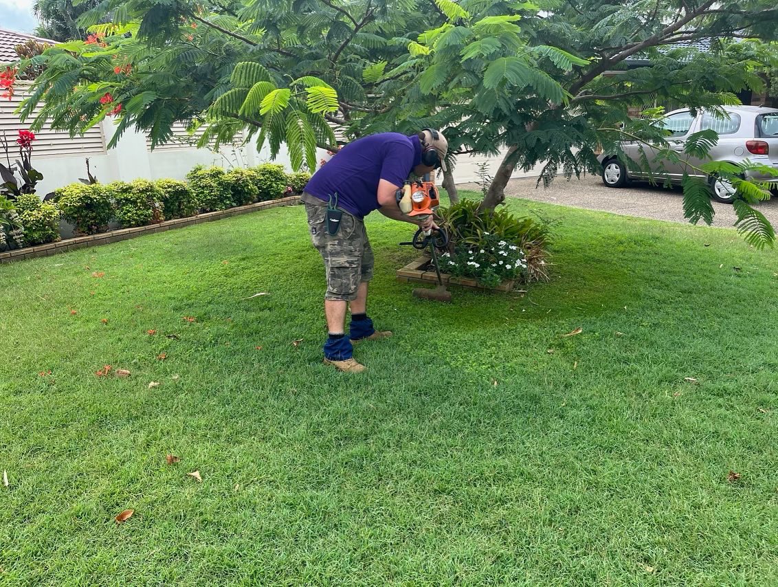 infoaacares's tweet photo. The #team were all #smiles at a #job today. We’ve been very busy lately particularly with #gardening #jobs so we’re #working hard to get to as many of our #clients as possible over the next few weeks. We wish you all a #happy, #safe and #healthy week ahead 💚 https://t.co/mj6531Ave4
