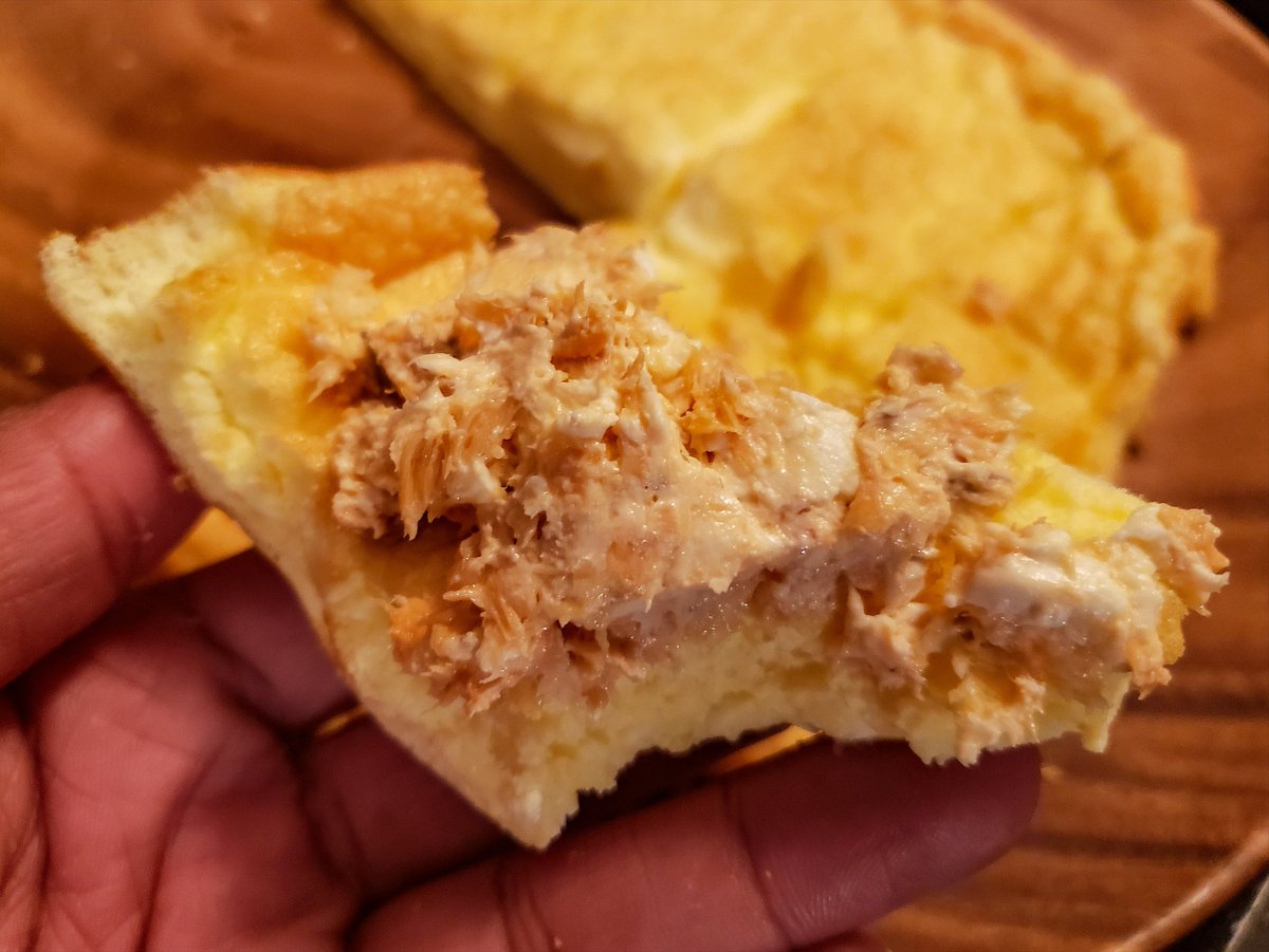 theMEATofit's tweet photo. #Cloudbread w/ a #schmear! #Creamcheese & wild salmon (canned). Next time: sugar-free #lox. I used to love a #bagel, but this is better! Looks weird, but this is a #NYC delicacy made #keto! 🥯🥚
#breadless #nobread #bread #creamcheese #animalbased #ketodiet #diet #cooking #food https://t.co/NhA9s9rhJy