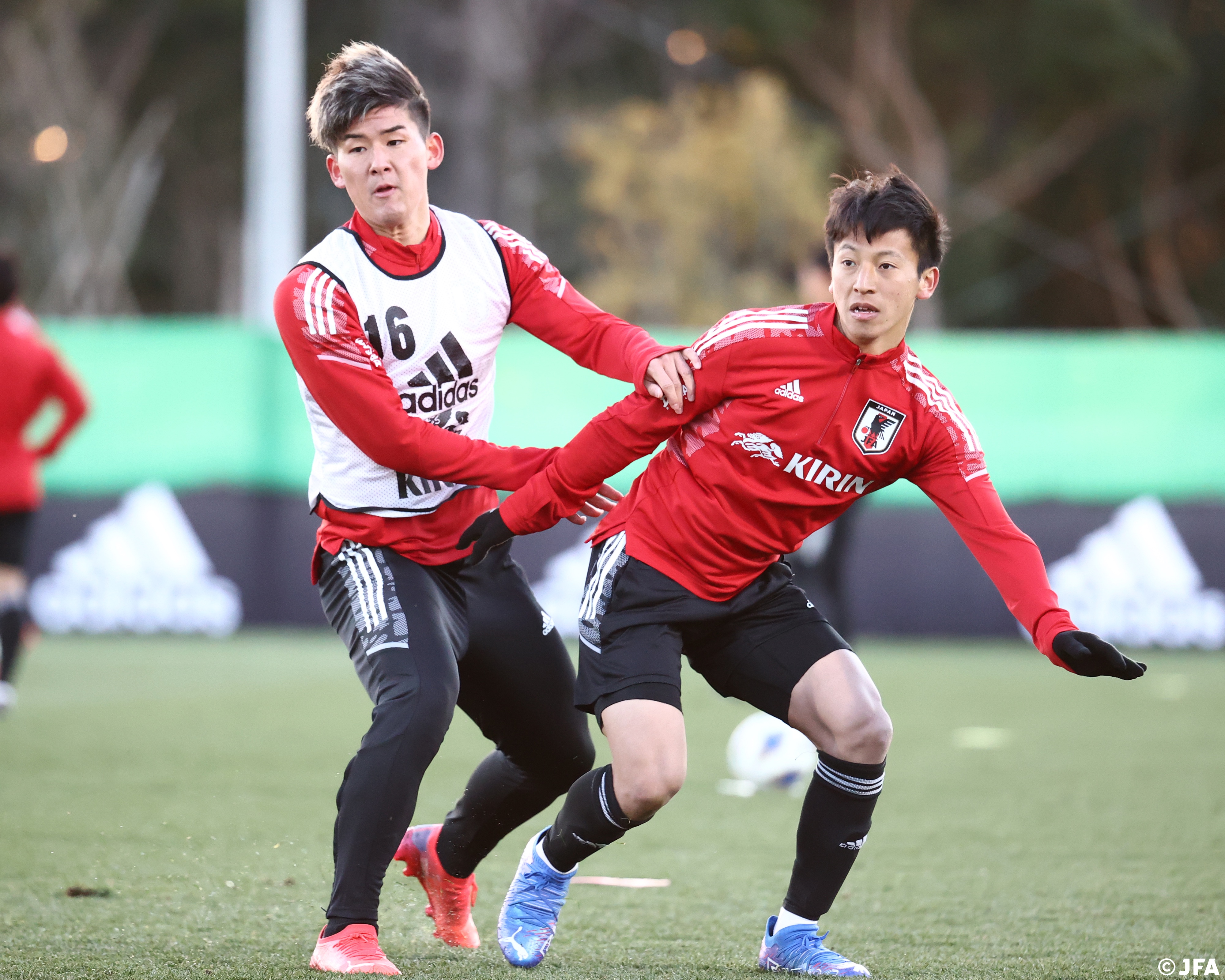サッカー日本代表 トレーニングキャンプ2日目も強度の高い練習を行い 選手同士で密にコミュニケーションを取りながら集中して臨みました レポートはこちら T Co Wrqogjclkj Jfa Daihyo Samuraiblue サッカー日本代表 T Co