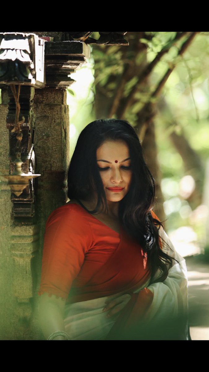SrinivasRethika's tweet photo. To shine your brightest light is to be who you truly are ✨
#recentphotoshoot
#trueself #trending #nature #messyhair #rethikasrinivas #expression #positivevibes #chennai https://t.co/MyWFD9FpFi